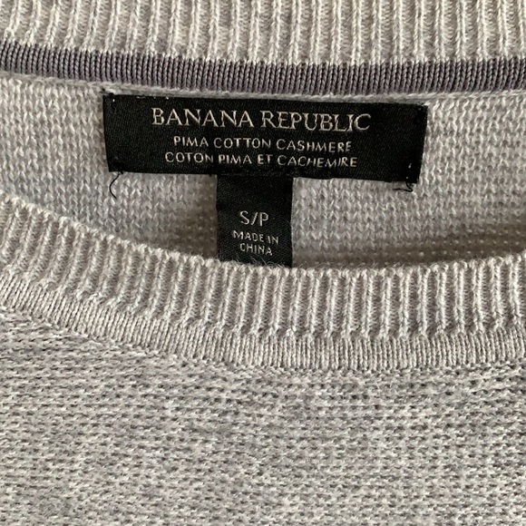 Banana Republic Light Grey Sweater - Picture 2 of 3